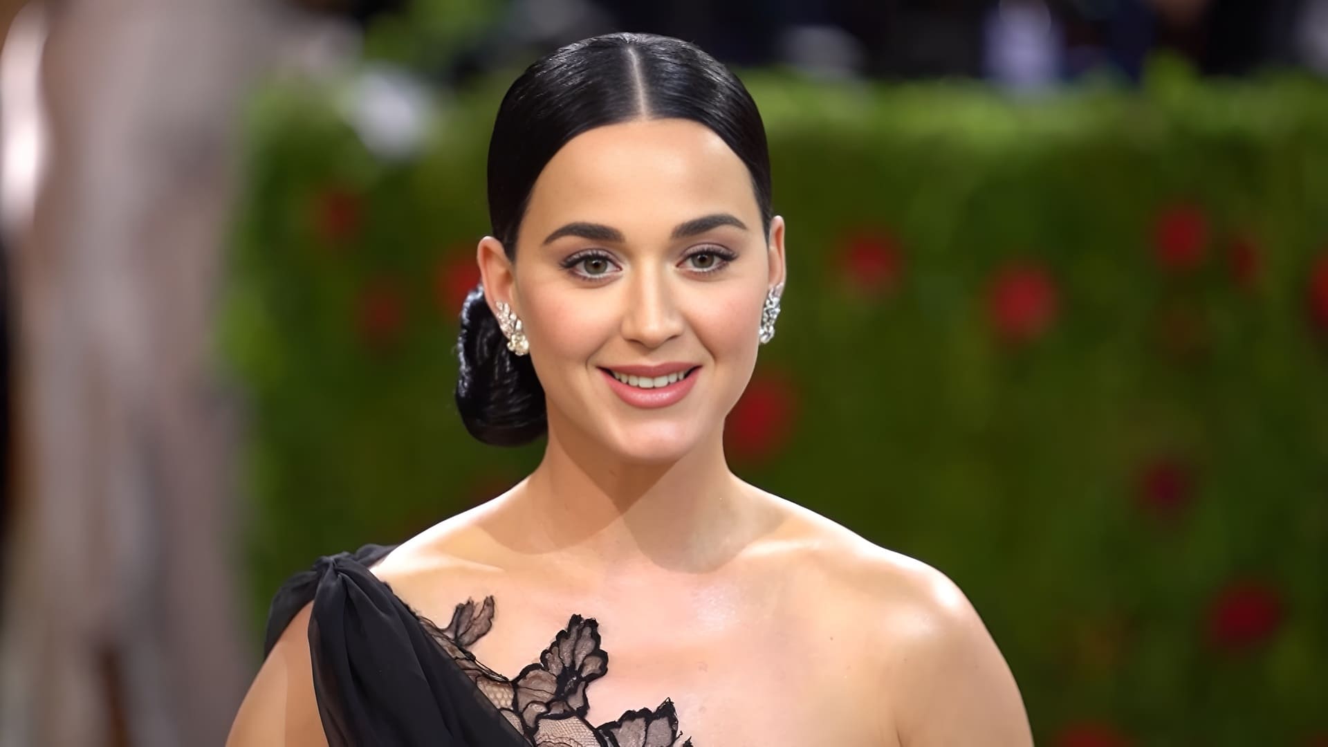 Making it work despite the odds. Katy Perry and Justin Trudeau's effort.