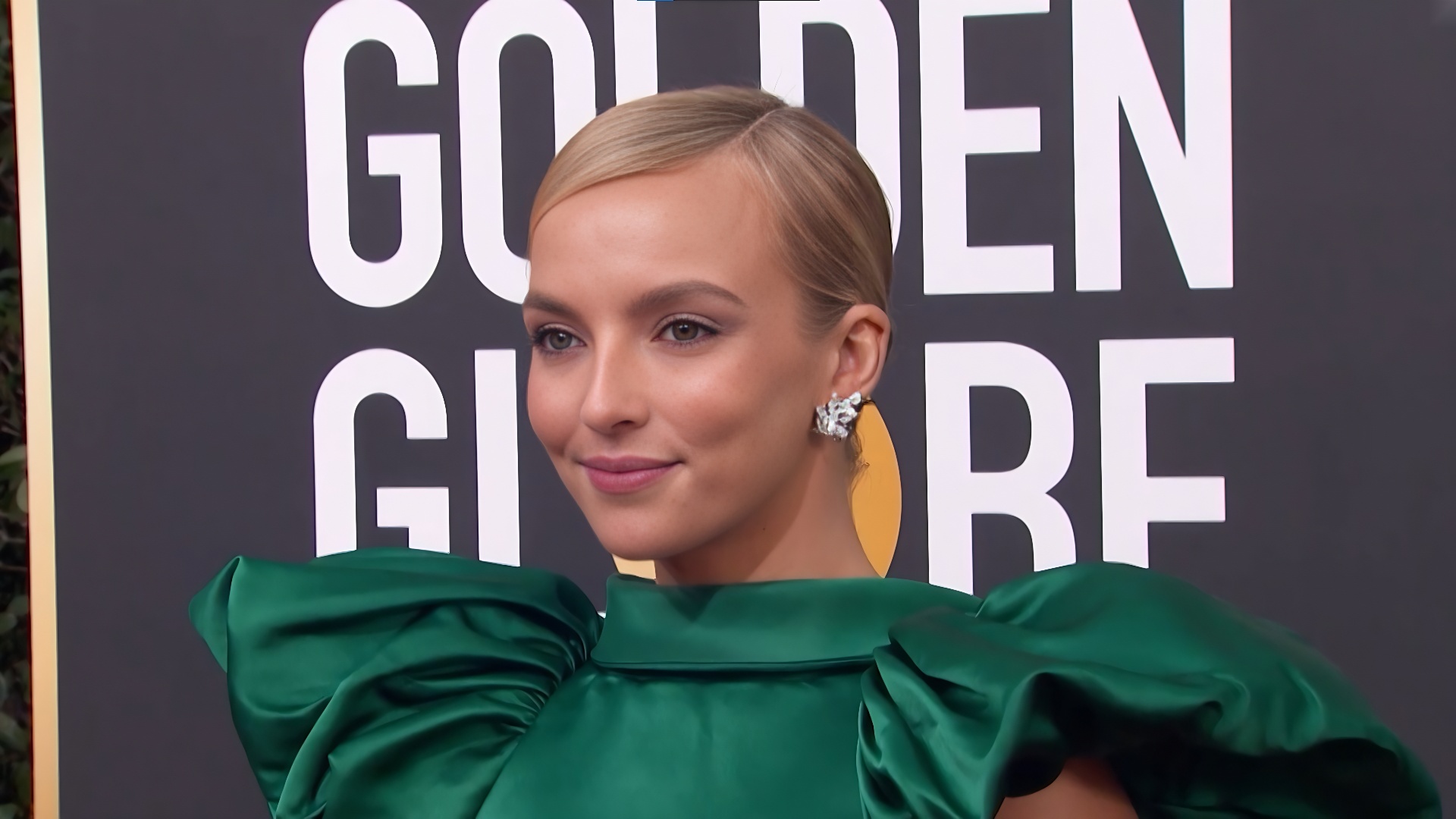 'Killing Eve' era begins. Crystal-embellished glamour at the Globes.