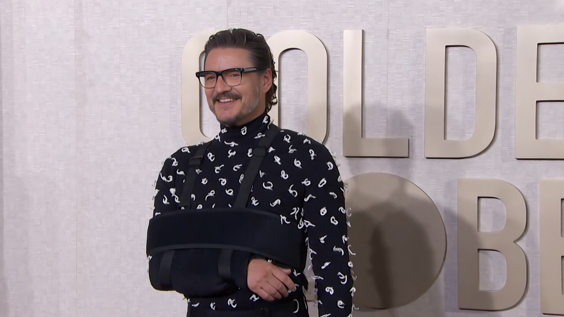 Pedro Pascal reacts to Super Bowl chaos. The moment everyone noticed him.