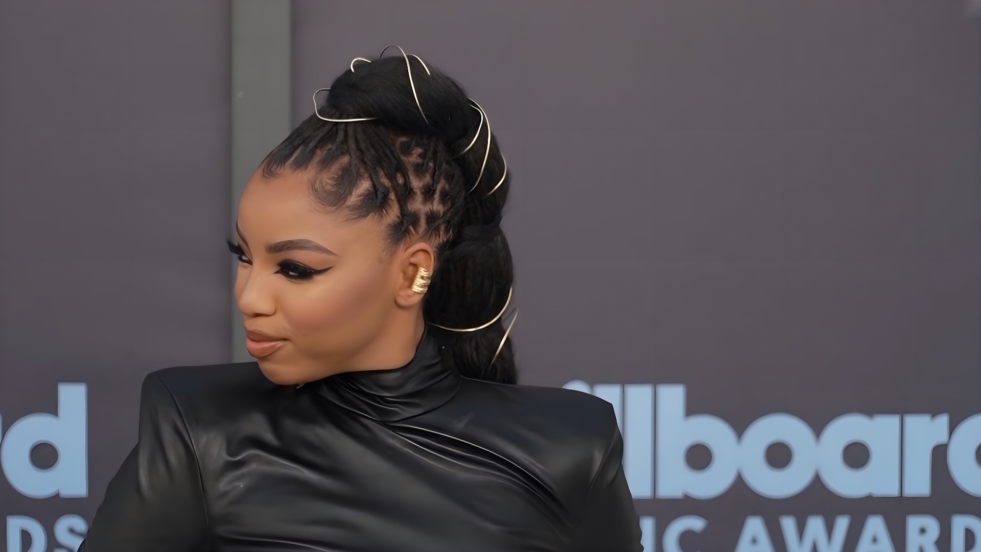 An eyelash and hair tie changed the equation