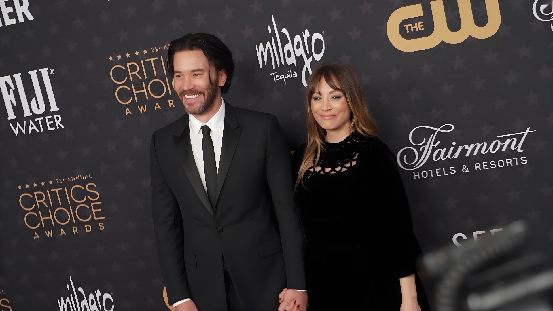  Dolly Parton’s unconventional marriage fascinates Cuoco most