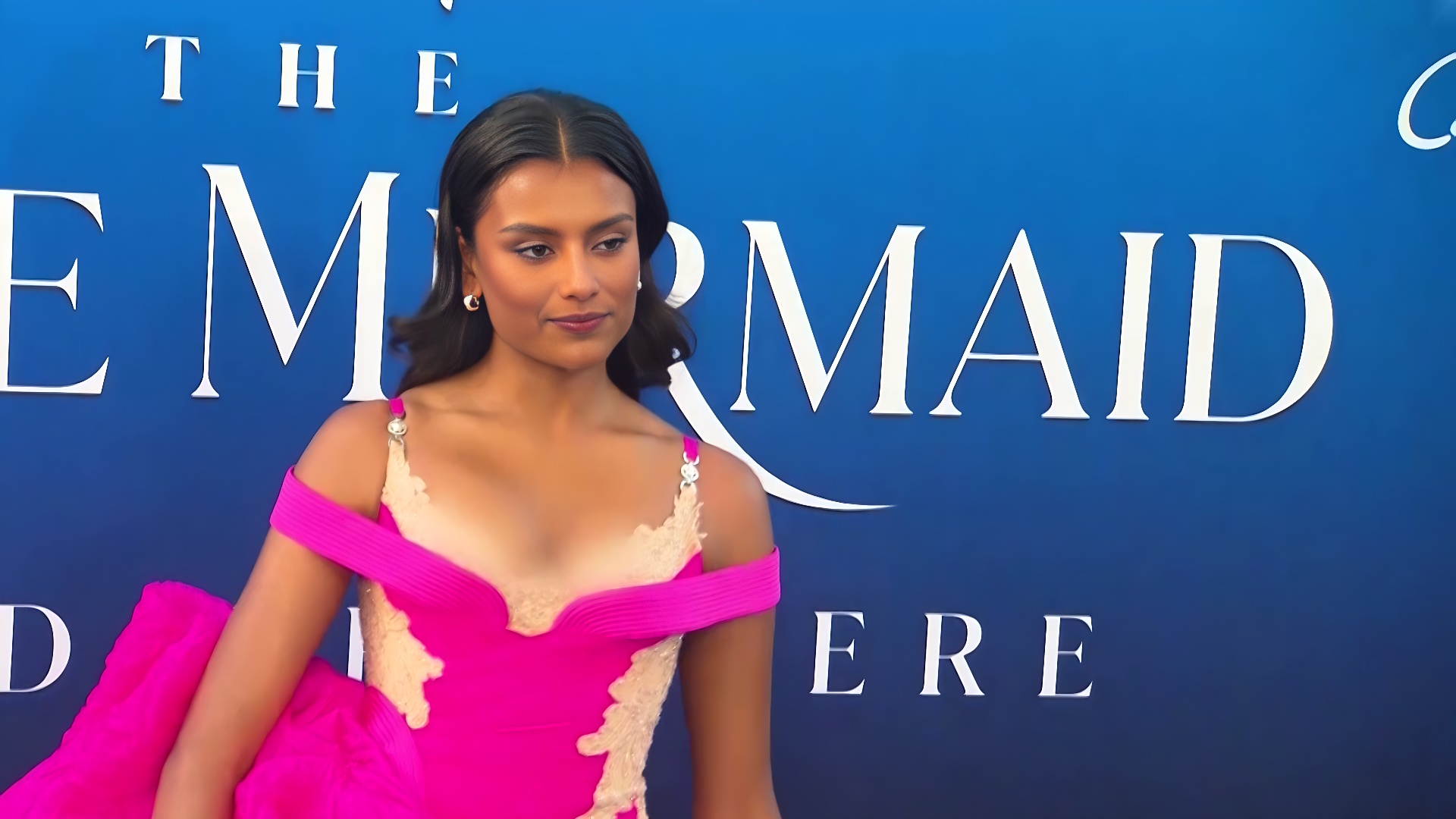 Fashion became another part of her public profile. Red carpets revealed a modern style identity.