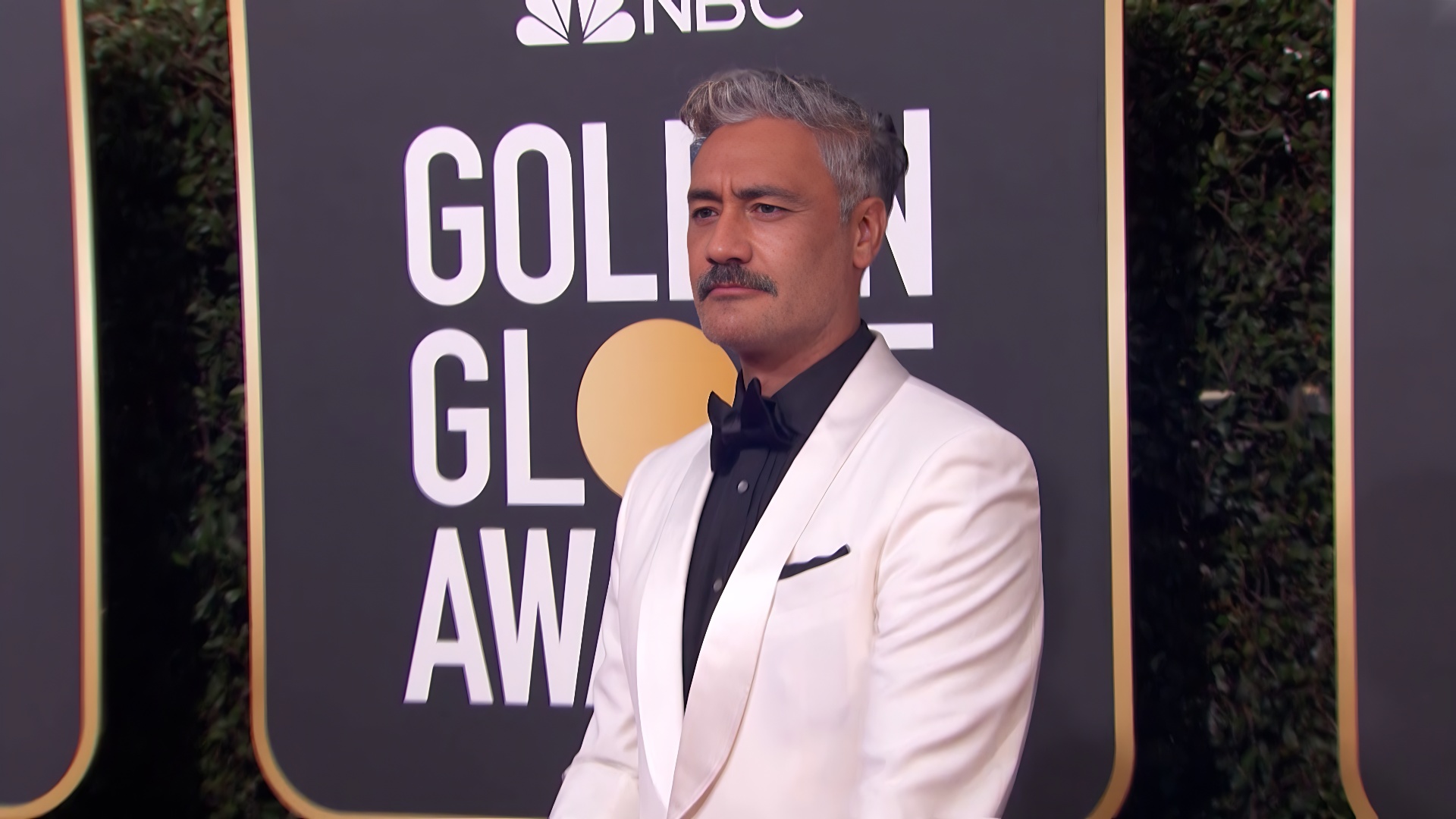 Taika Waititi makes formalwear feel entertaining. Personality remains his strongest accessory.