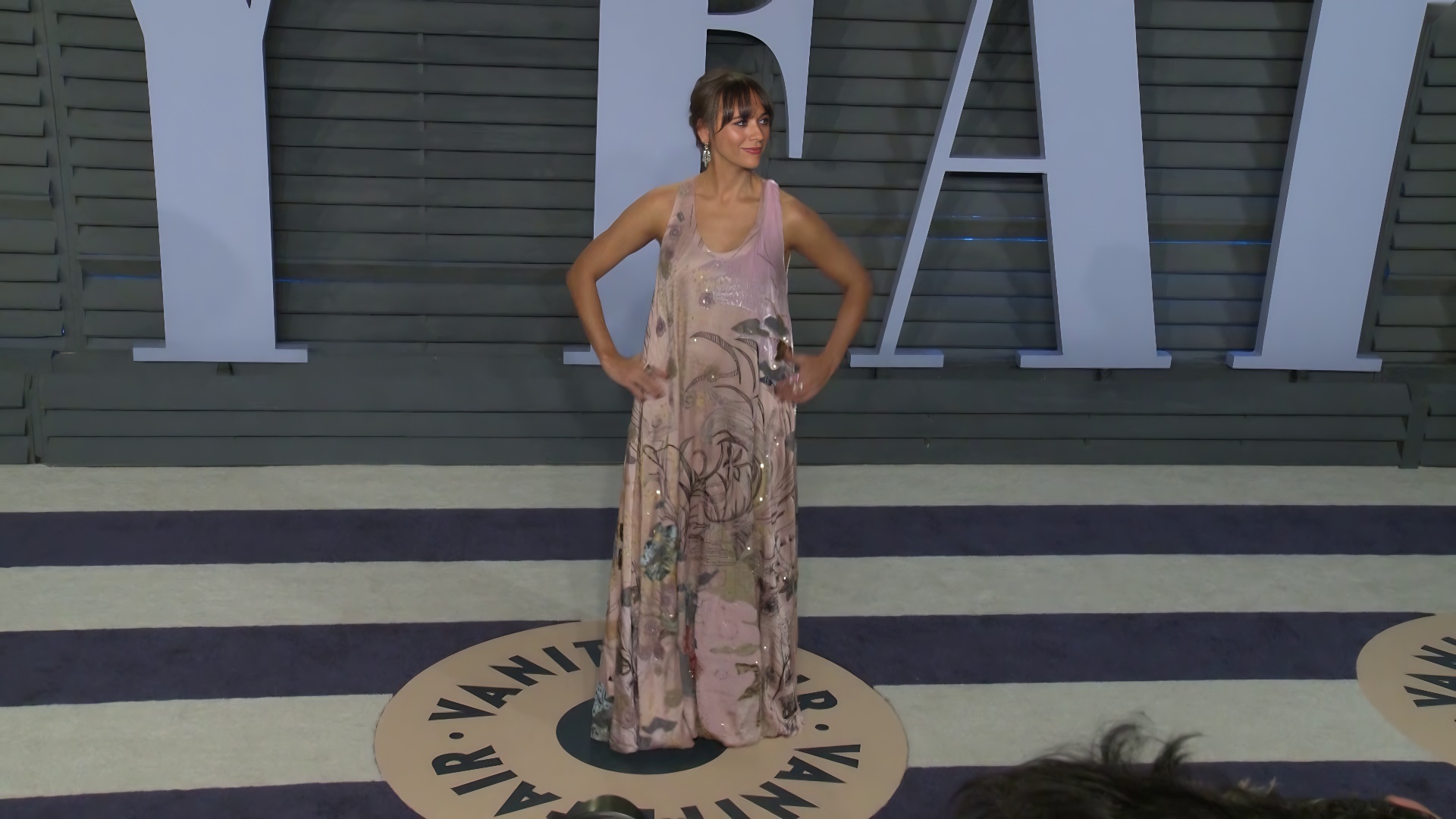 Rashida Jones makes style her own. Vintage charm meets Hollywood polish.
